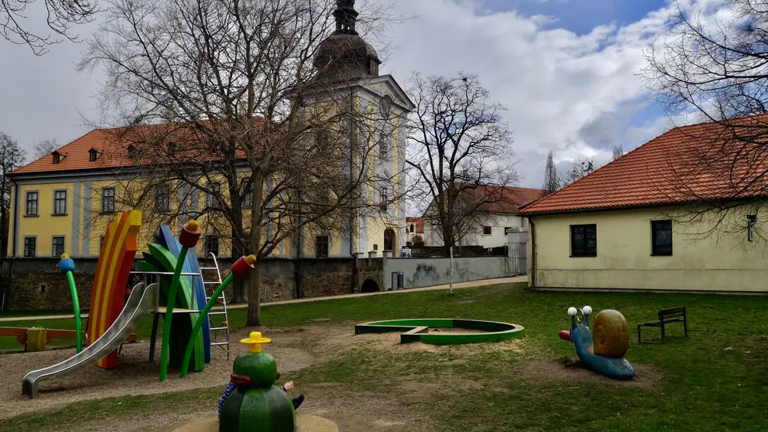 Zámecký areál Ctěnice – hrady, zámky, zříceniny, Praha