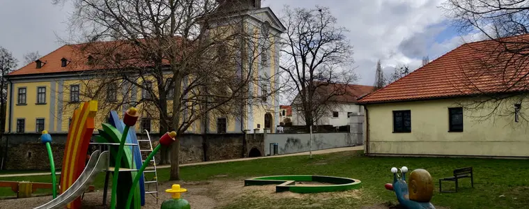 Zámecký areál Ctěnice – hrady, zámky, zříceniny, Praha