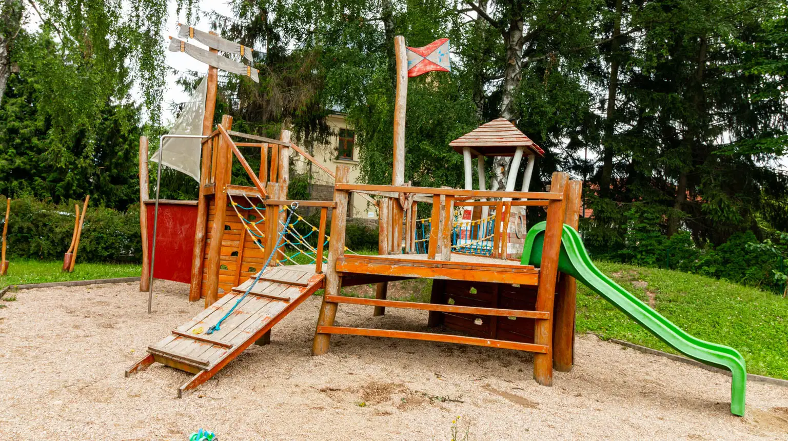 Dětské hřiště ve Farní zahradě – dětská hřiště a herny, Vrchlabí