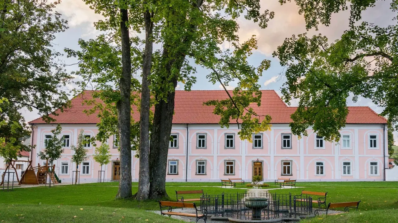 Zámek Hrádek – hrady, zámky, zříceniny, Hrádek