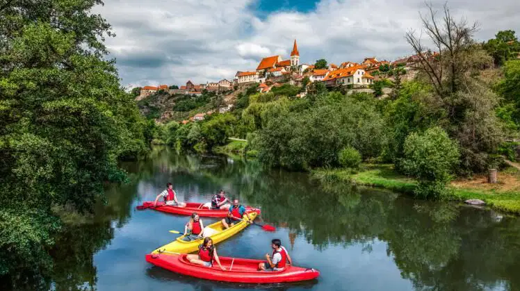 Jižní Morava: Za vodáckými zážitky mírnou Dyjí – plavby lodí, Znojmo