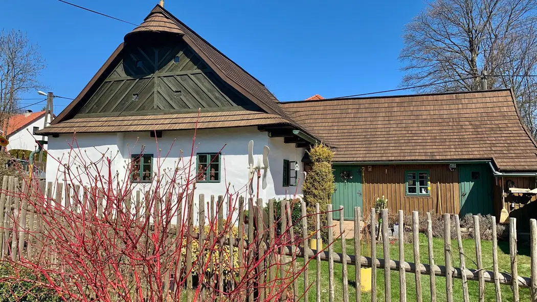 Krátká - vesnická památková rezervace – naučné stezky, Sněžné