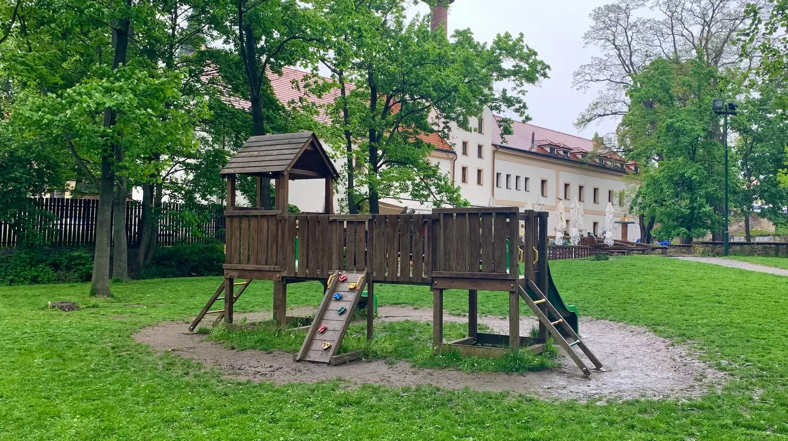 Zámecký park Dolní Počernice – příroda, Praha
