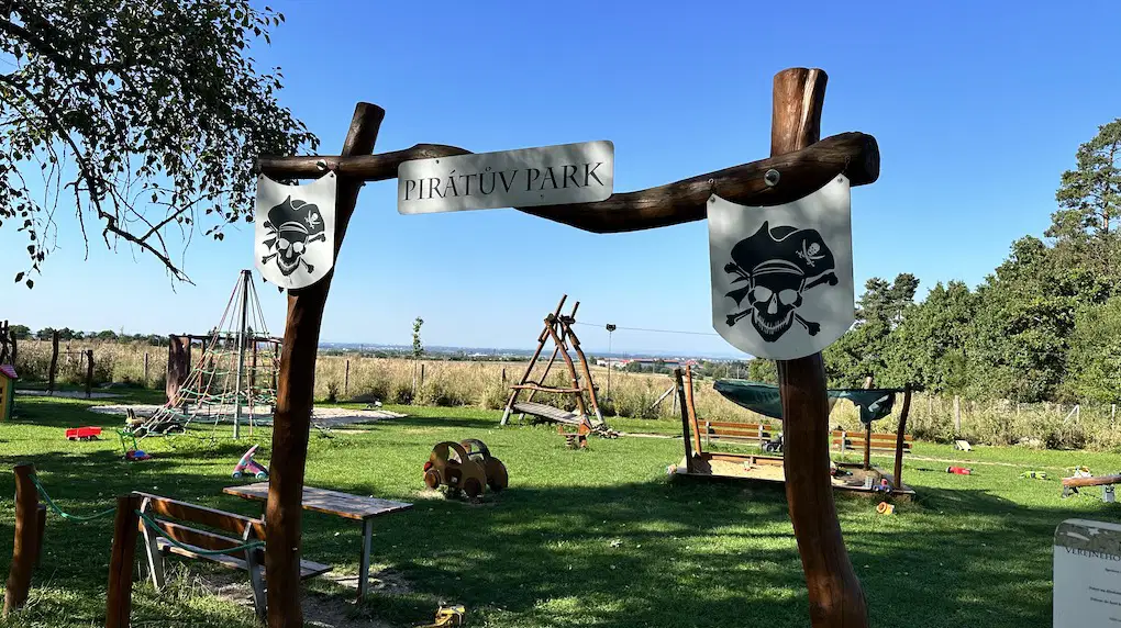 Hřiště Pirátský park – dětská hřiště a herny, Říčany