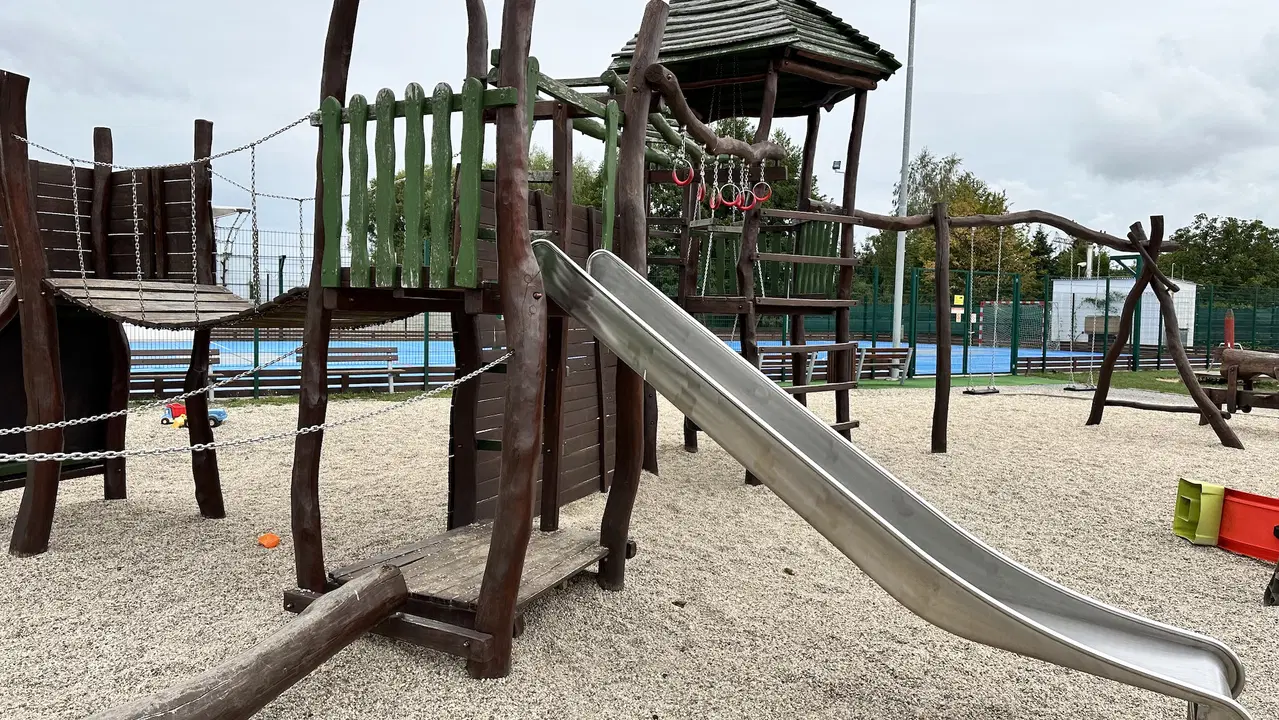 Dětské hřiště U rybníka – dětská hřiště a herny, Říčany