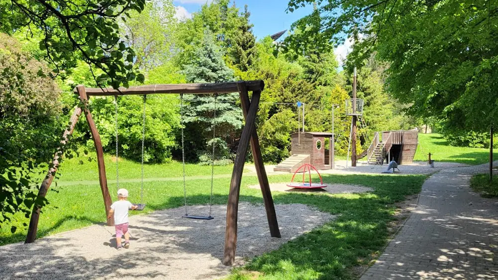 Dětské hřiště Nádražní – dětská hřiště a herny, Luhačovice