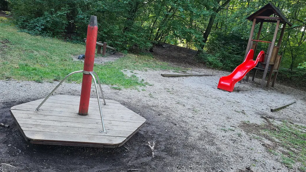 Dětské hřiště Květnová – dětská hřiště a herny, Praha