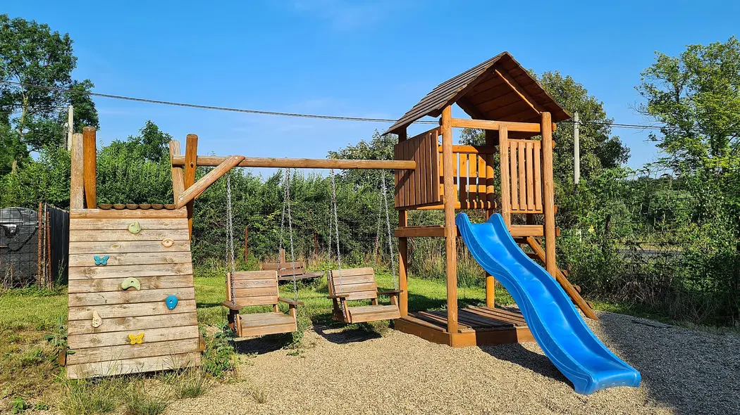 Dětské hřiště Bakov – dětská hřiště a herny, Zlonice
