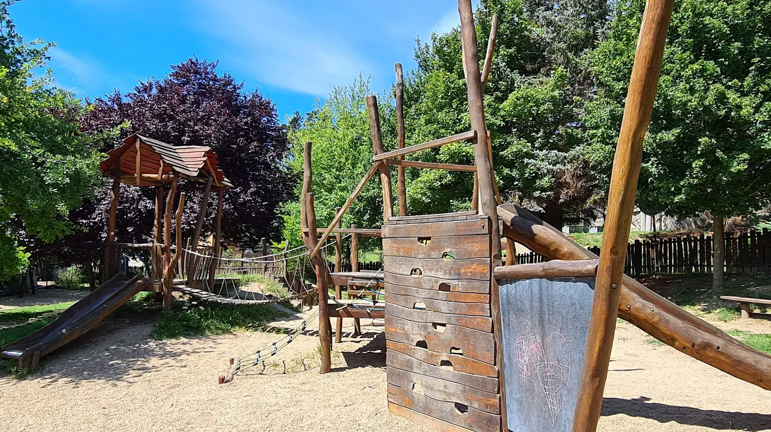 Dětské hřiště Hřbitovní – dětská hřiště a herny, Libčice nad Vltavou