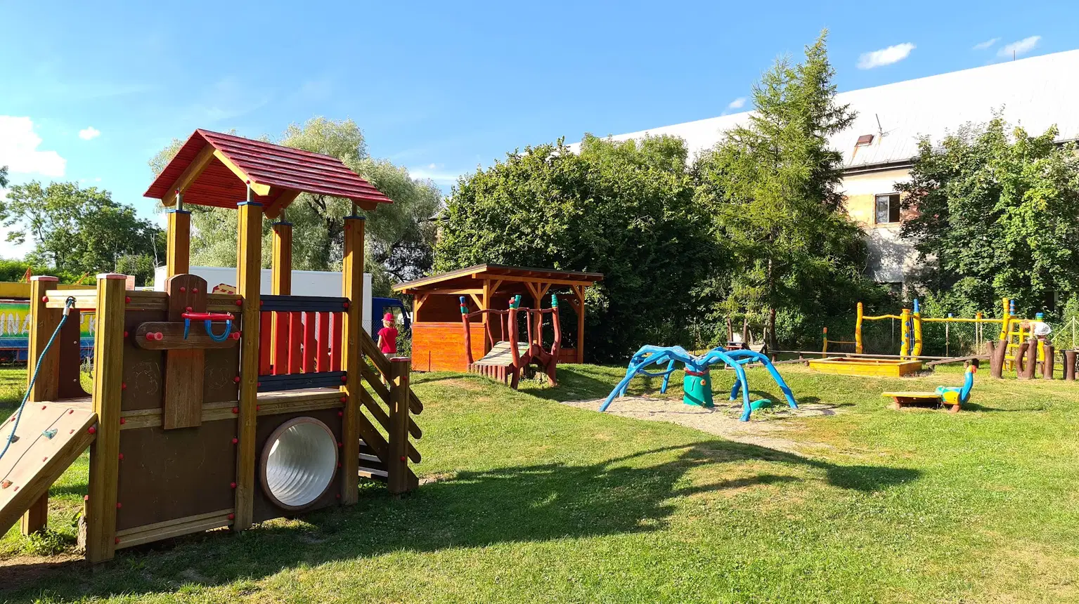 Dětské hřiště u zámku Kounice – dětská hřiště a herny, Kounice