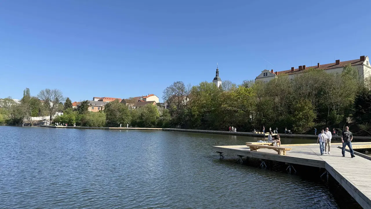 Lávka přes Mlýnský rybník – naučné stezky, Říčany