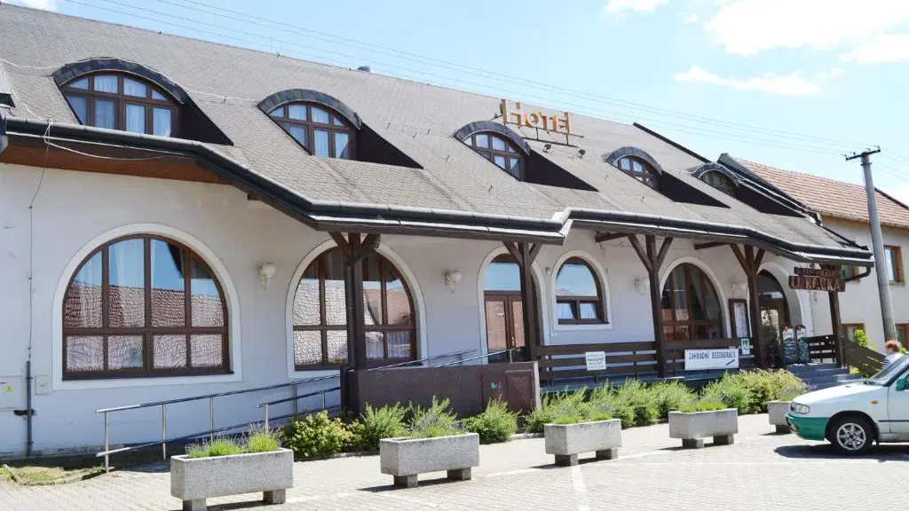 Hotel U Racka – hotel, Ostrožská Nová Ves