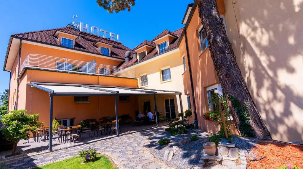 Hotel Tulipan Pruhonice – hotel, Průhonice