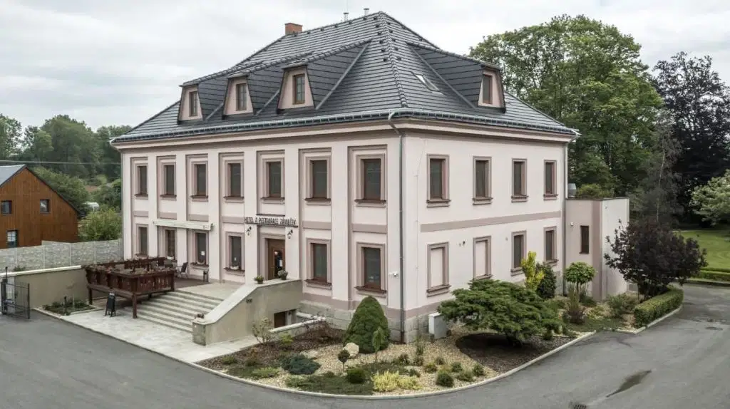 Hotel Zámeček Raspenava – hotel, Raspenava