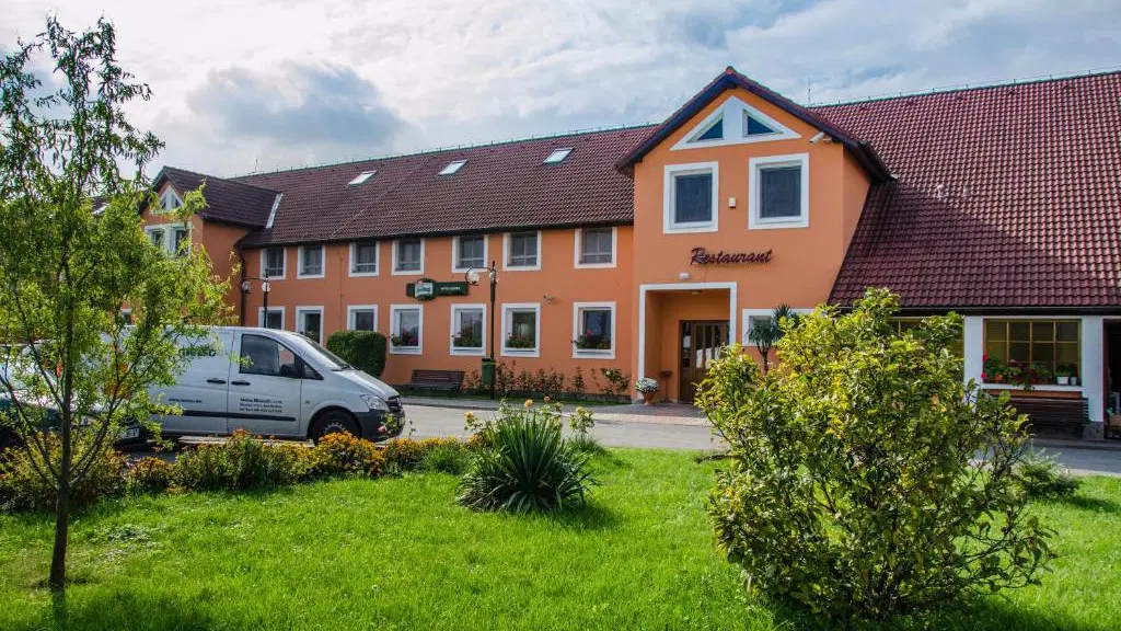 Hotel U Jezera – hotel, Velký Osek