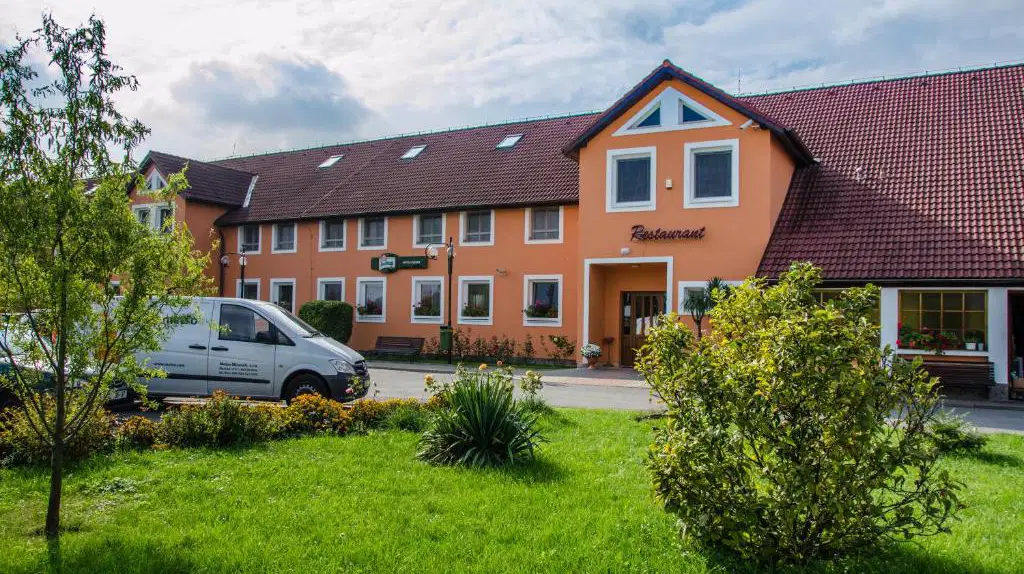 Hotel U Jezera – hotel, Velký Osek