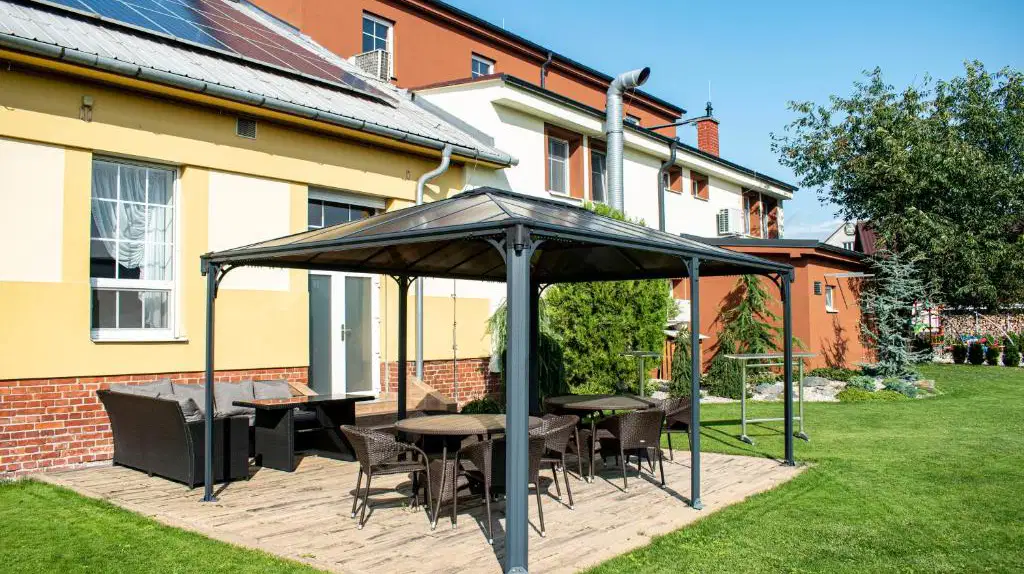 Hostinec a penzion U sv. Mikuláše – penzion, Hať