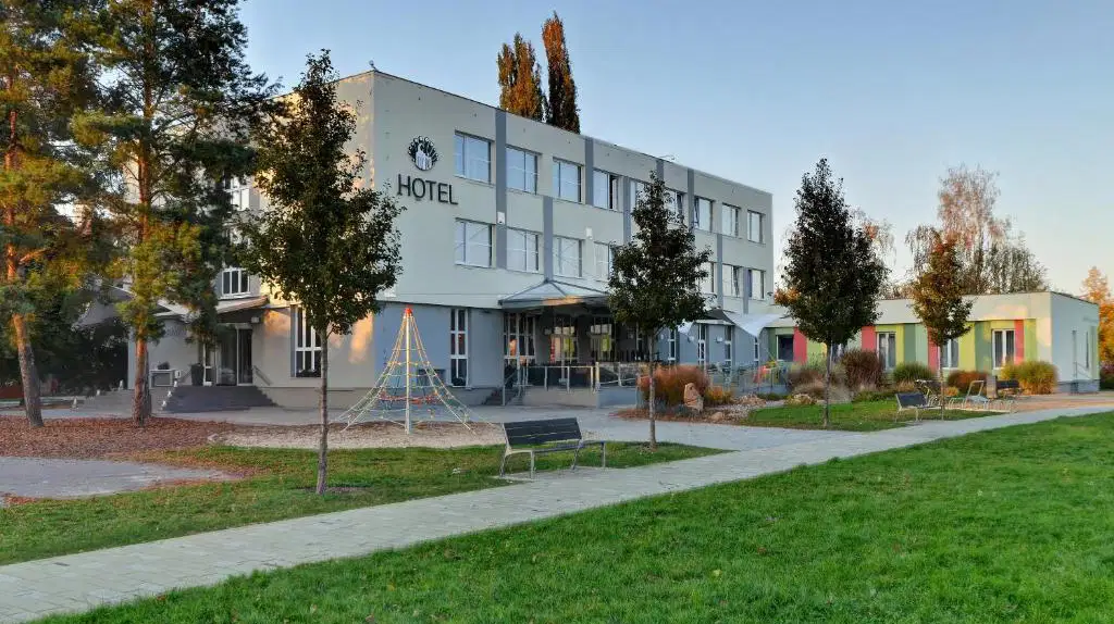 Hotel Bílý Páv – hotel, Benátky nad Jizerou
