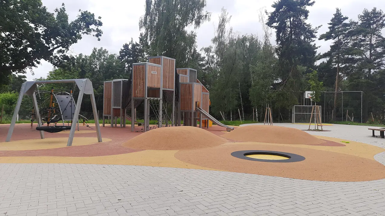 Detske hřiště s tobogánem – dětská hřiště a herny, Brno