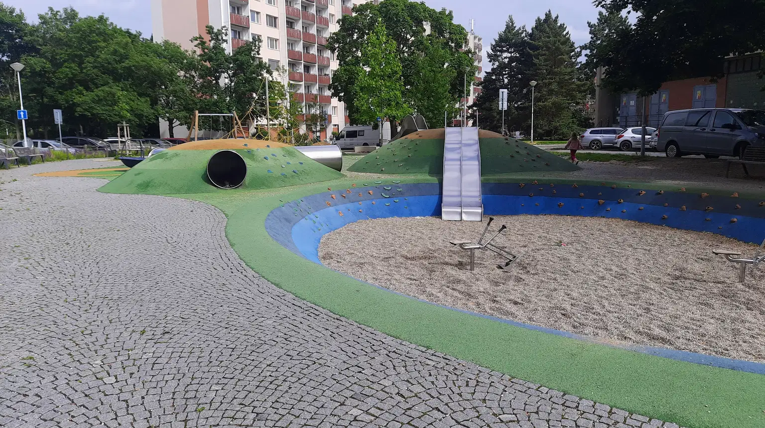 Hřiště s bagry a kopci – dětská hřiště a herny, Brno
