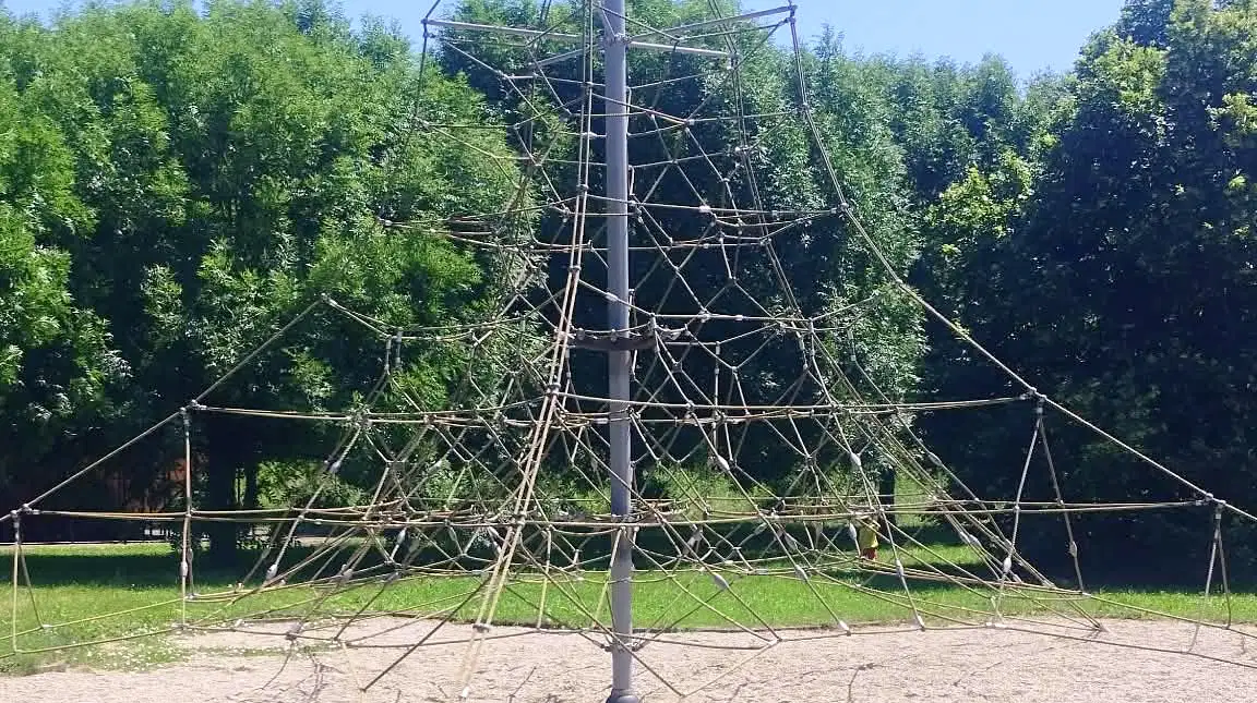 Workoutové hřiště a lanová pyramida – sportoviště, Lipník nad Bečvou