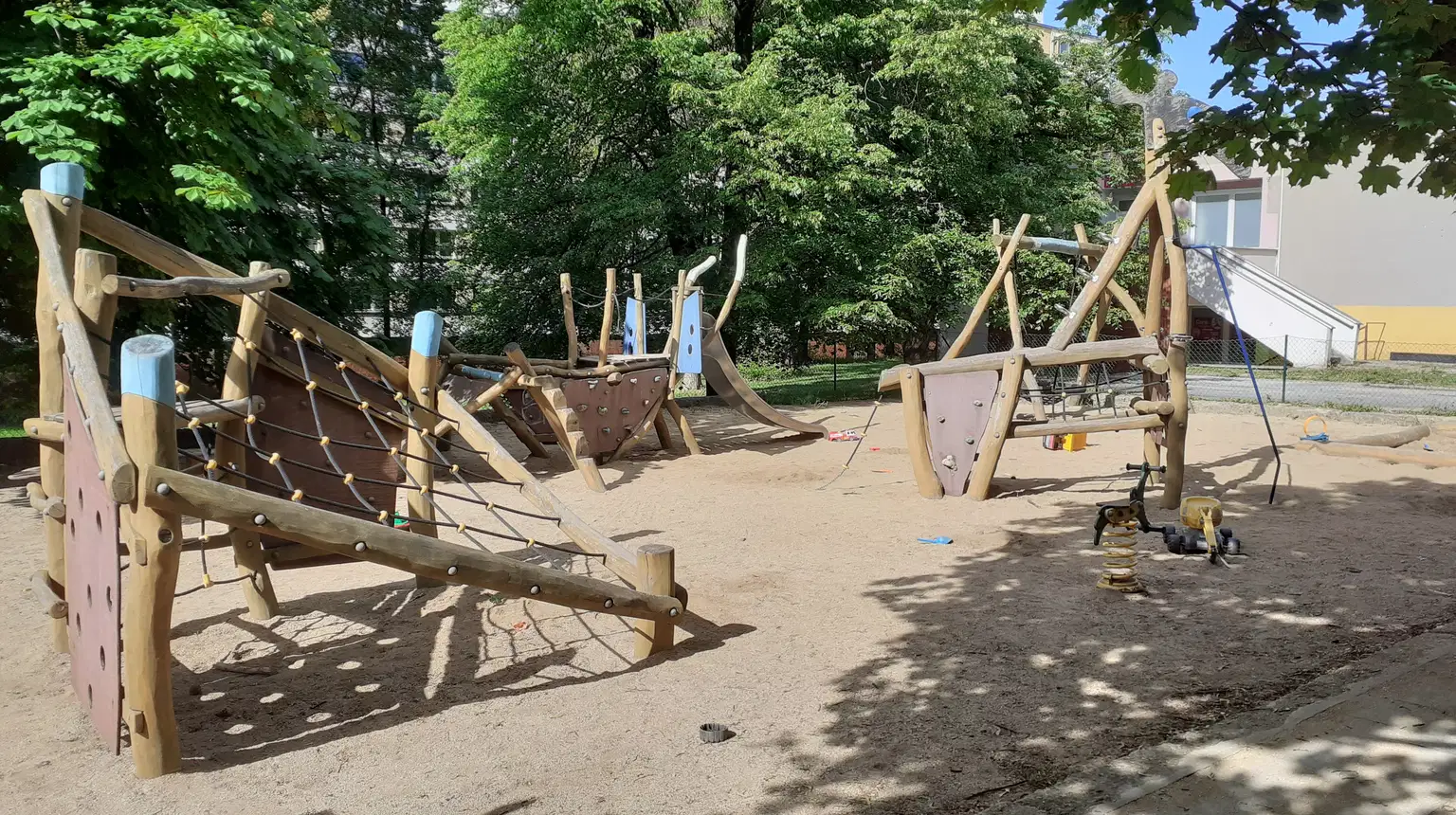 Hřiště Arbesova – dětská hřiště a herny, Brno