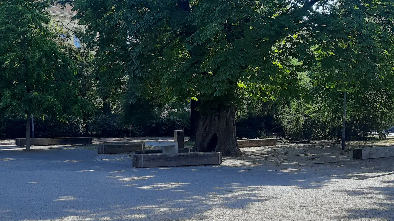 Park vedle Janáčkova divadla – dětská hřiště a herny, Brno