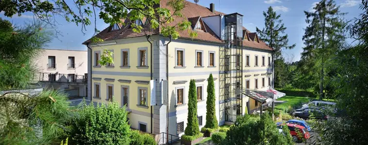 Maxmilian Lifestyle Resort – resort, Loučeň