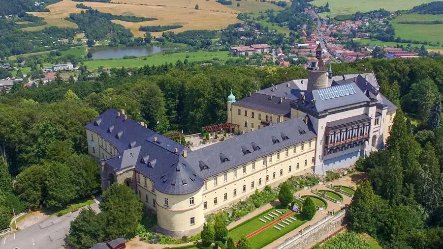 Chateau Zbiroh – hotel, Zbiroh