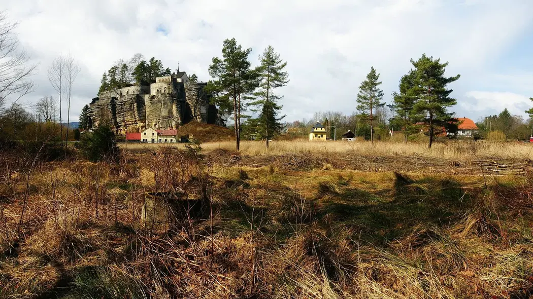 Skalní hrad Sloup – hrady, zámky, zříceniny, Sloup v Čechách