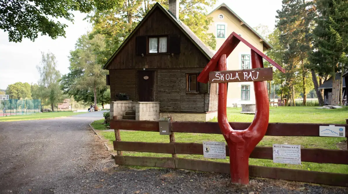 Škola Ráj – penzion, Tři Sekery