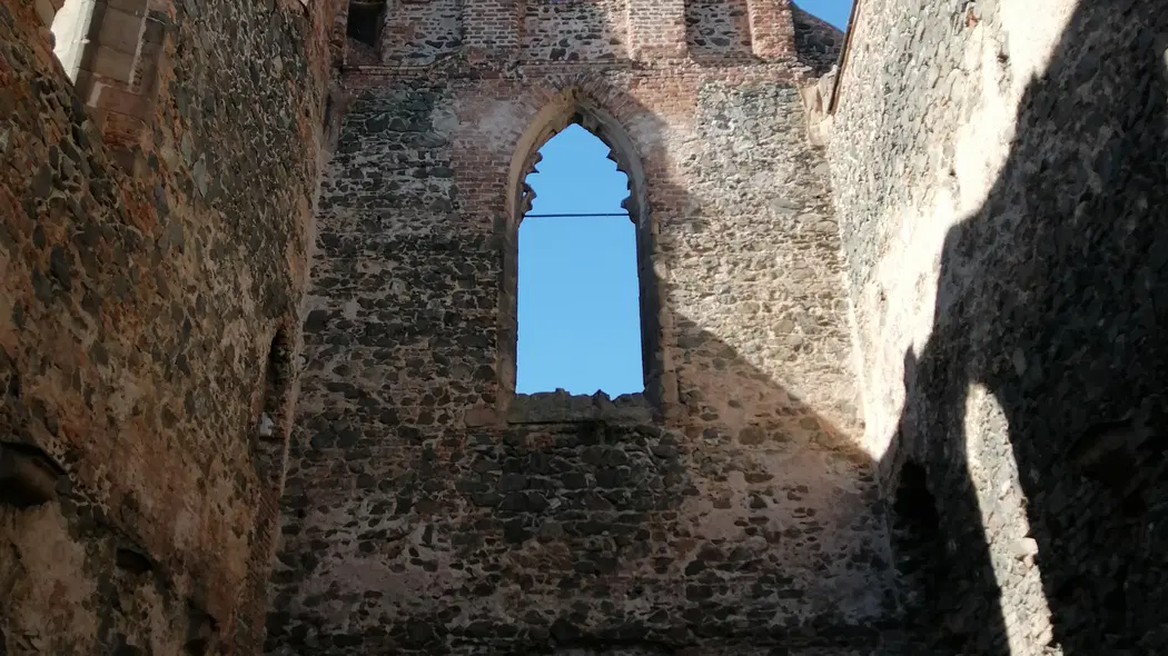 Rosa Coeli – hrady, zámky, zříceniny, Dolní Kounice