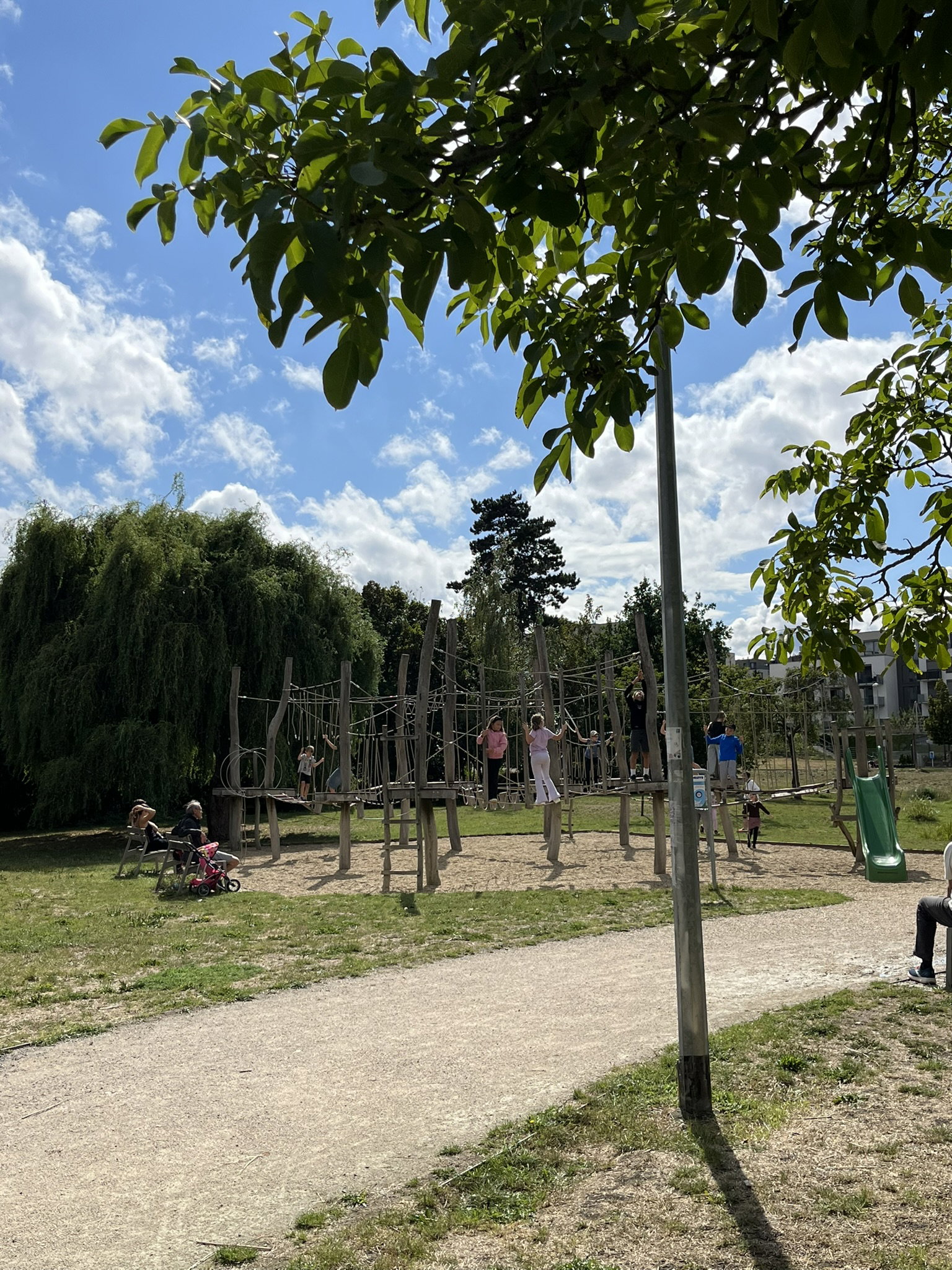 Park Zahrádky – dětská hřiště a herny, Praha – fotka 13