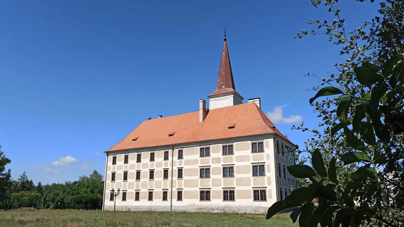 Zámek Chropyně – hrady, zámky, zříceniny, Chropyně