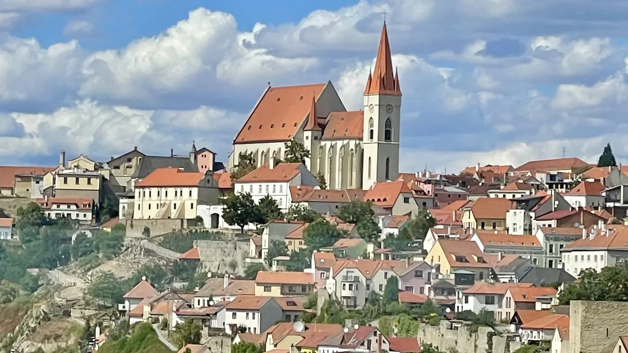 Kostel svatého Mikuláše ve Znojmě – hrady, zámky, zříceniny, Znojmo