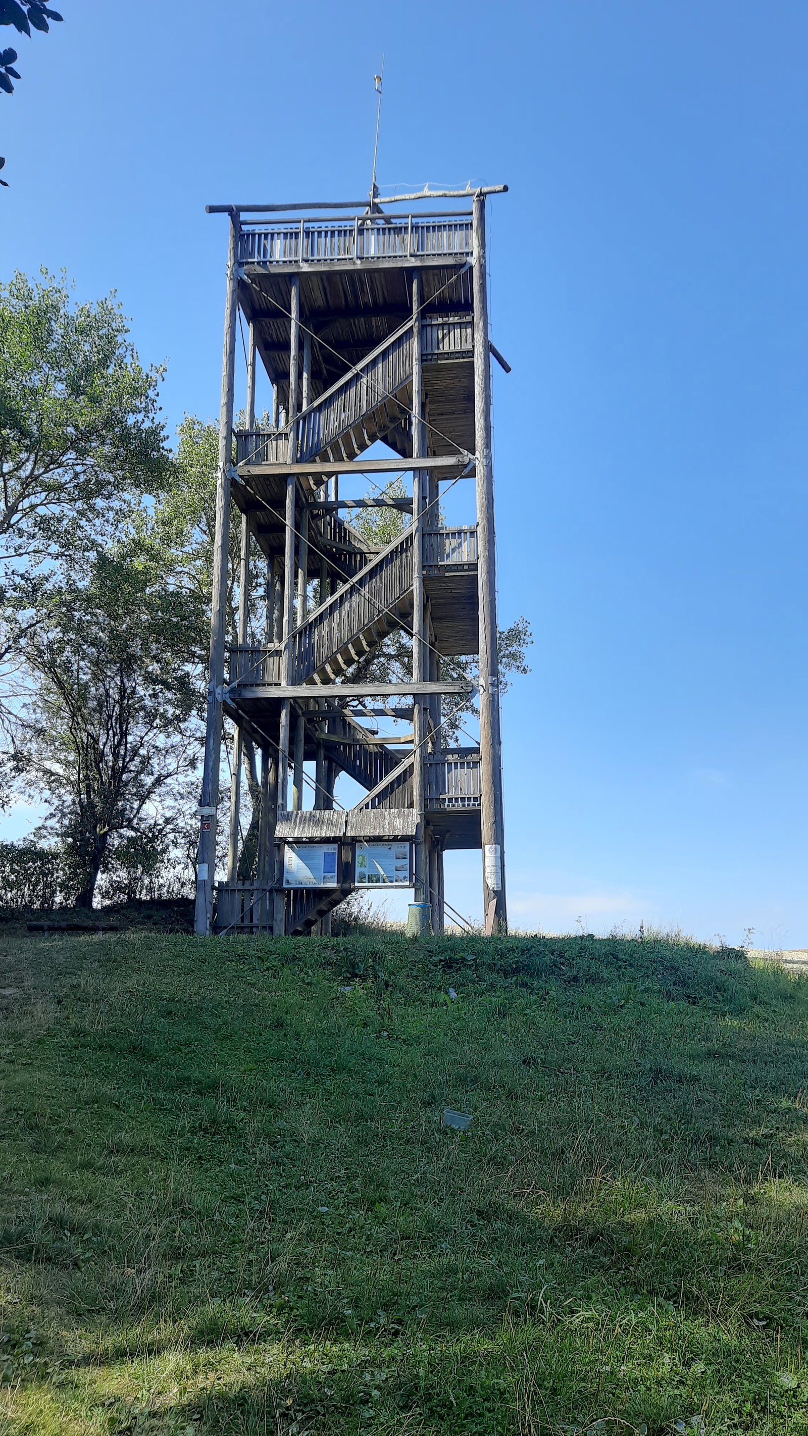 Dobře ukrytá rozhledna Járy Cimrmana a lanový park pod rozhlednou – rozhledny, Březová nad Svitavou – fotka 2