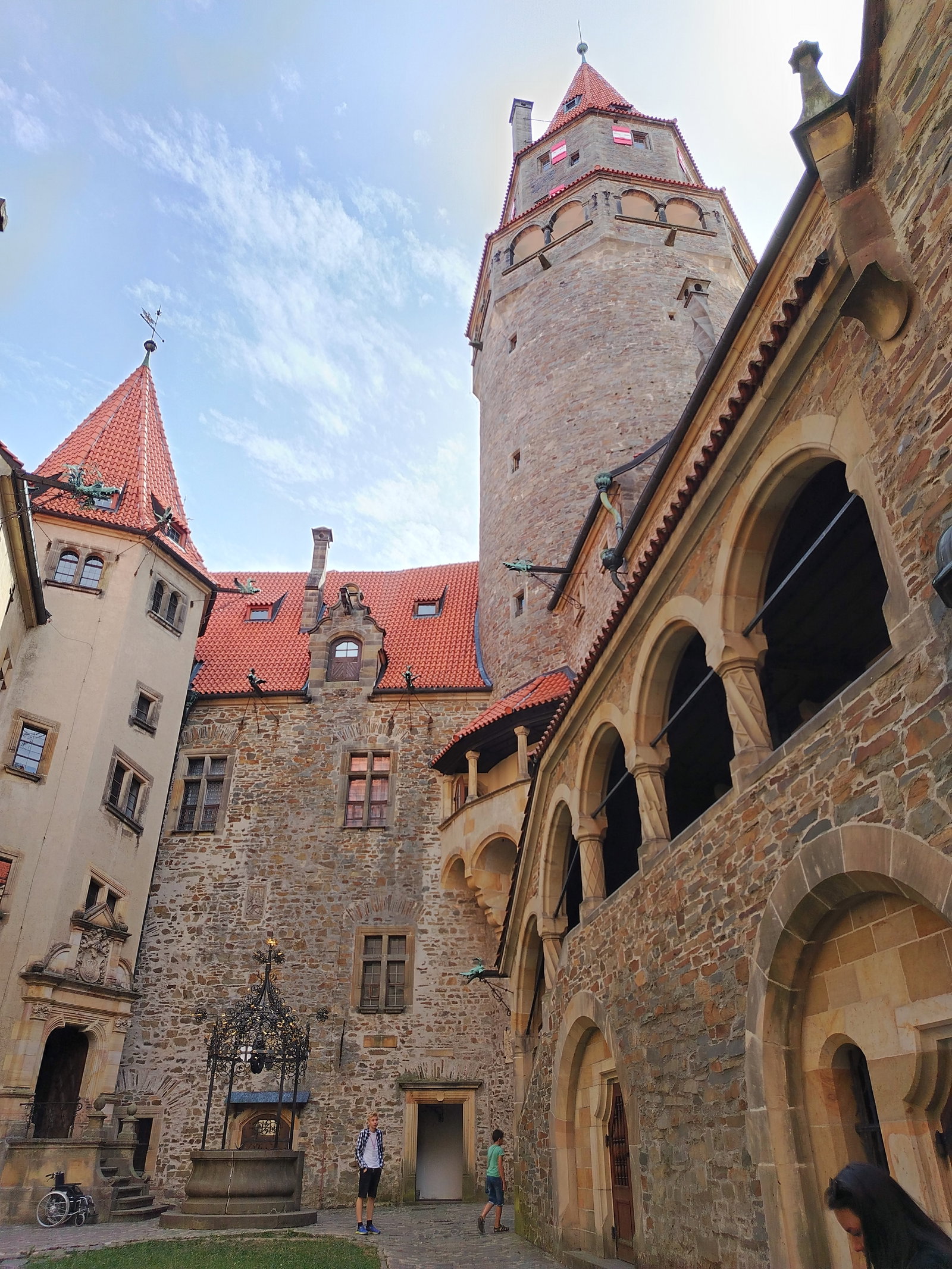 Hrad Bouzov – hrady, zámky, zříceniny, Bouzov – fotka 3