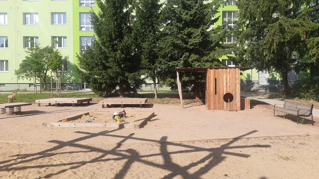 Dětské hřiště Mánesova – dětská hřiště a herny, Brno