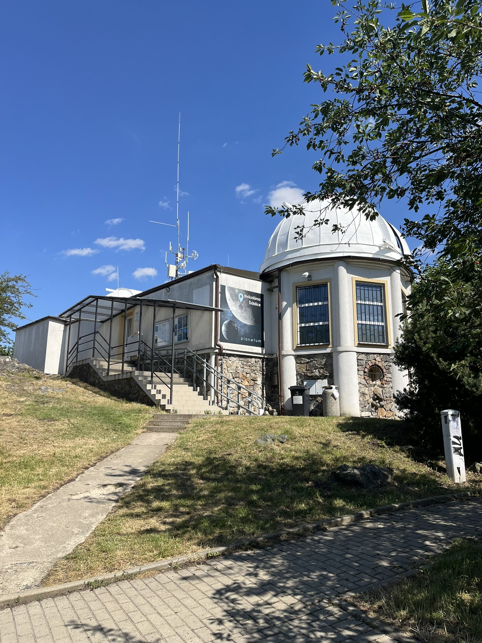 Hvězdárna Ďáblice – science centra a planetária, Zdiby