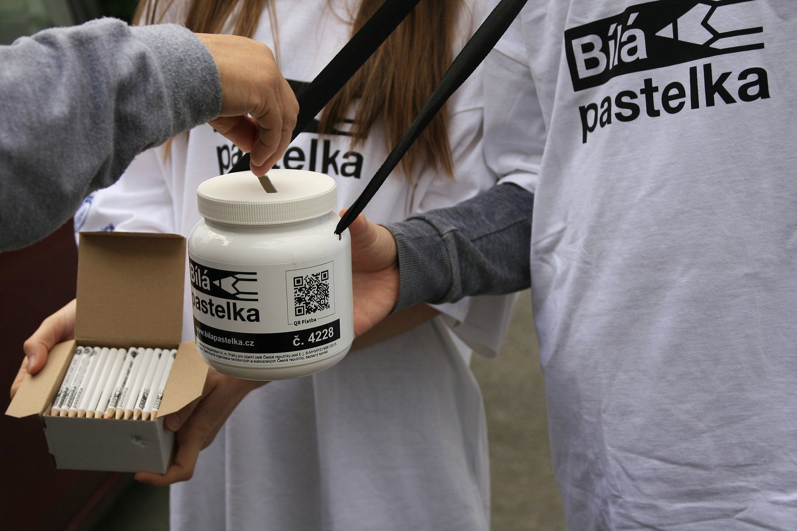 Sbírkové dny Bílá pastelka – festivaly a Slavnosti, Praha – fotka 4