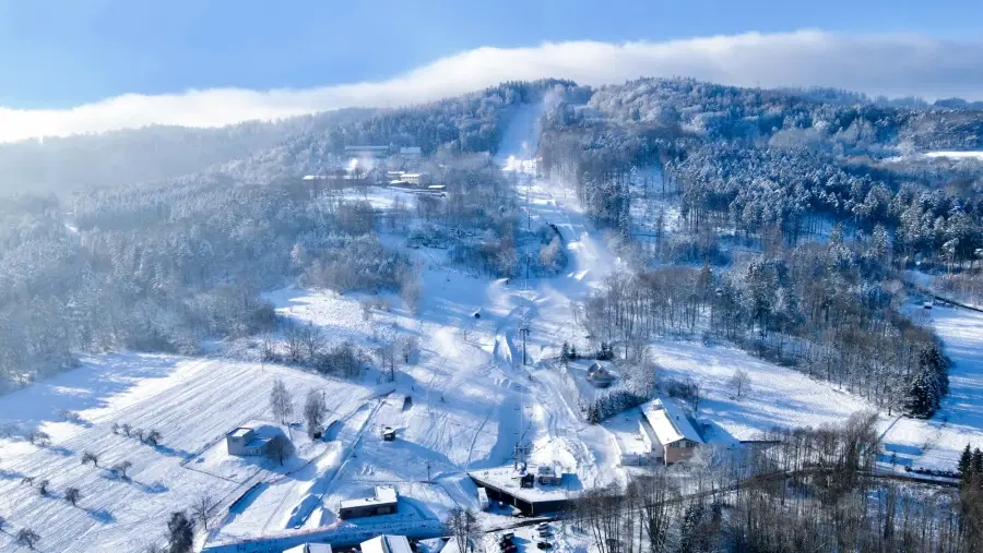 Nahoru Resort Monínec – lyžařské areály, Sedlec-Prčice