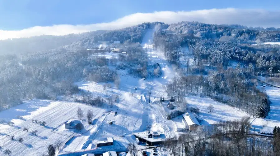 Nahoru Resort Monínec – lyžařské areály, Sedlec-Prčice